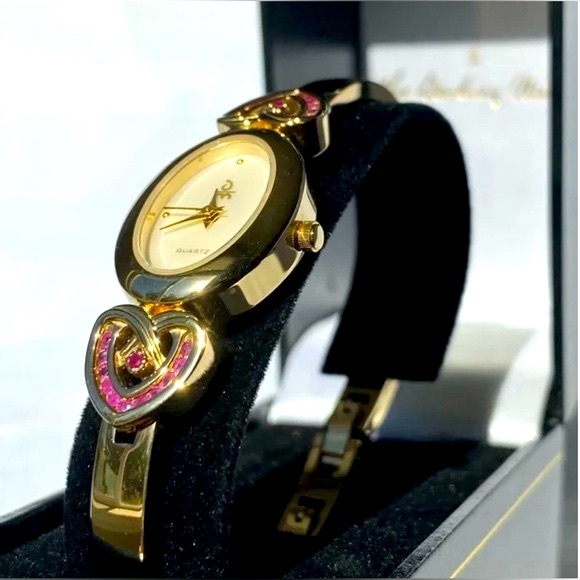✨🎉🔥HOST PICK!🔥🎉✨LIMITED EDITION✨’Romanced by Rubies’ Custom Gold+Ruby Watch - Picture 2 of 5